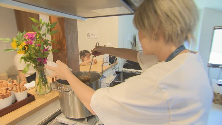 大人がカレーなど頼めば子供のチロルに