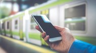AIを使って「歩きスマホ」事故をゼロに。肘と膝の角度で識別率は85%