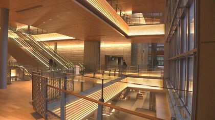 館内すべてがステージに…芸術文化の発信地「ミルハス」　秋田市にオープンから1年 新たな感動と出会いの場を目指す