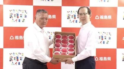 「この3拍子素晴らしい」旬のモモ“あかつき”　内堀知事に贈られる　福島の桃を全国でトップセールスへ
