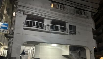 【速報】「異臭がする」と通報　大型冷凍庫の中に損壊された状態の男性遺体発見　神戸中央区のマンション　男性は何らかの事件に巻き込まれたか　警察が捜査