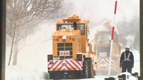 八幡平アスピーテライン除雪始まる　4月15日開通予定　岩手県