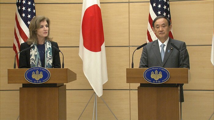 ケネディ駐日大使(当時)と菅官房長官(当時)の共同会見・2015年12月