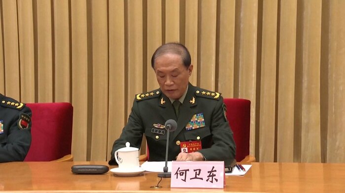 何衛東氏