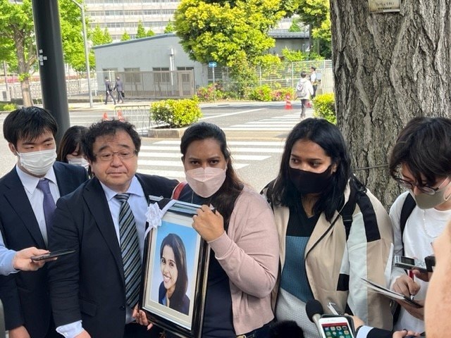 ウィシュマさんの妹ワヨミさん(右から2人目)「姉の正義を求めていく」