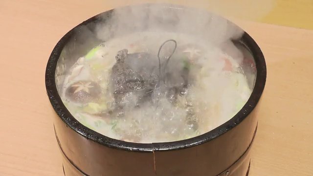 かくれんぼ鍋はコース料理として提供 一泊1万7600円~