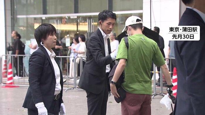 手荷物検査や金属探知機の使用なども一部の陣営で徹底された
