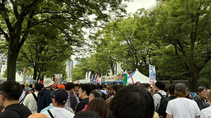 イベント会場には沢山の人が