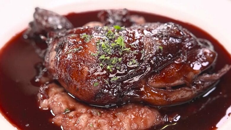 浅草「サバ」の鶏肉の赤ワイン煮込みが家で味わえる！元「dancyu」編集長が追い求める日本一ふつうで美味しいレシピ｜FNNプライムオンライン