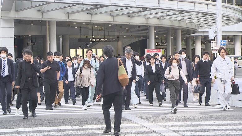 「仕事行きたくないですね…」最大11連休となったGW明け 駅前にいつもの出勤風景戻る「万博で充実」と話す人も｜FNNプライムオンライン
