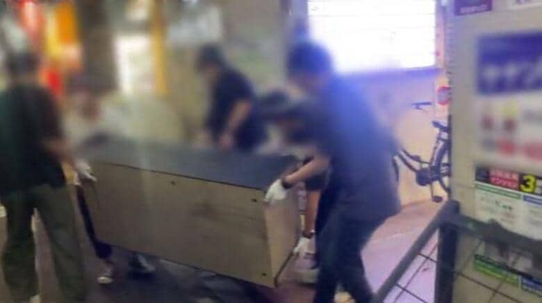 パチスロ賭博店摘発    店の経営者とみられる男を逮捕・起訴　大阪・ミナミ　｜FNNプライムオンライン