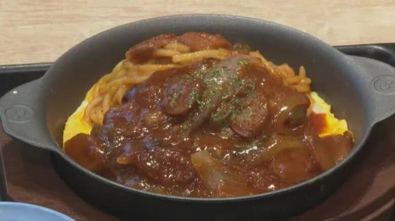 西条のソウルフード「てっぱんナポリタン」がハンバーグ添えで全国に！大手牛丼チェーン店が発売【愛媛】｜FNNプライムオンライン