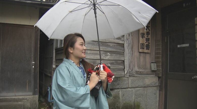 「諏訪大手見番」を案内する前橋さん