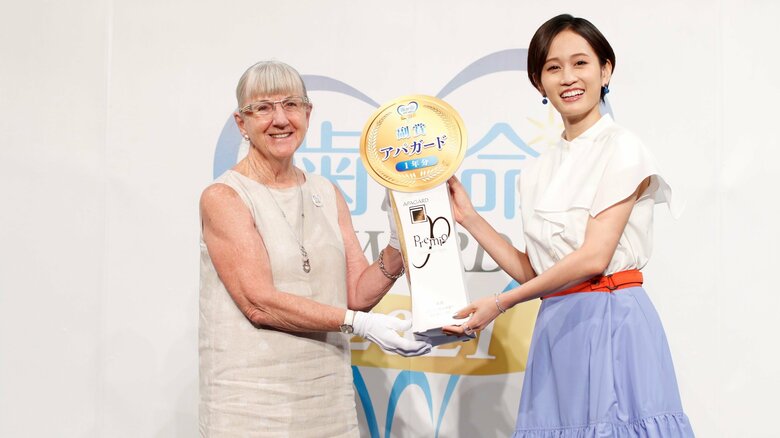 白いブラウスで爽やか