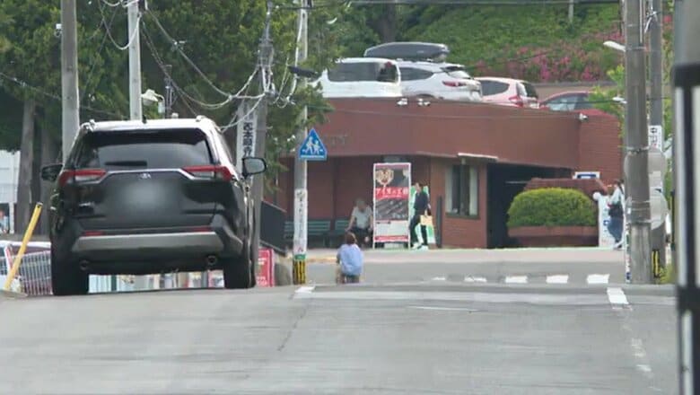 仙台市青葉区国見の道路　一見すると平面のようだが…