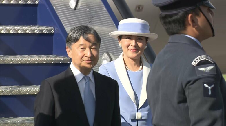 ロンドン・スタンステッド空港に到着された両陛下