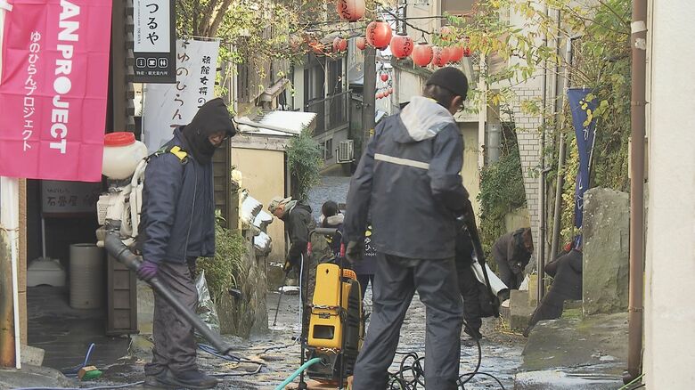 石畳の清掃作業