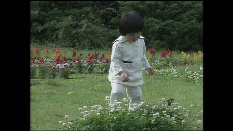 蝶々を追いかける愛子さま