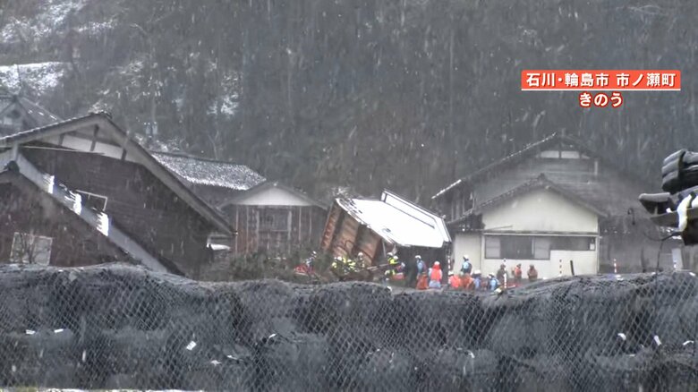 雪の中続く捜索活動