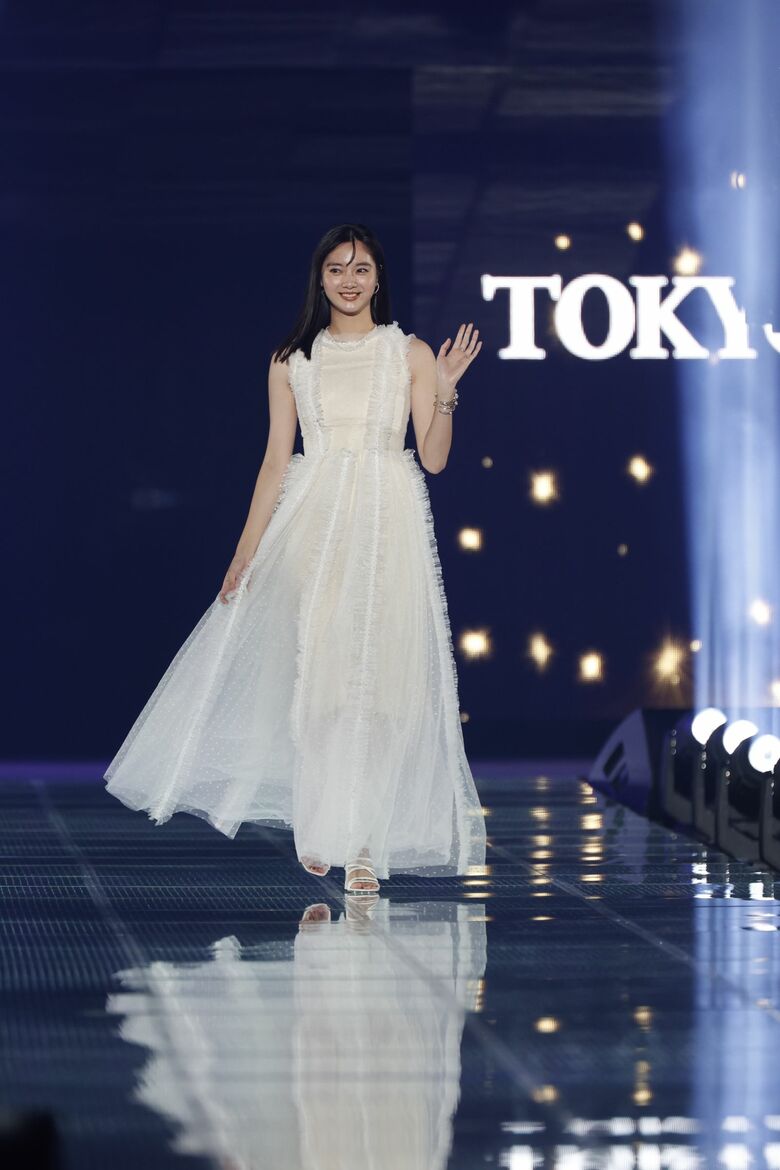 (c) マイナビ TOKYO GIRLS COLLECTION 2022 AUTUMN/WINTER