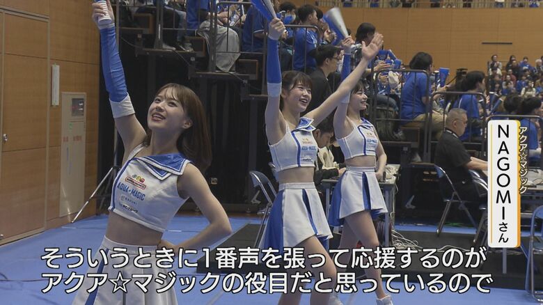 懸命のパフォーマンスで会場を鼓舞