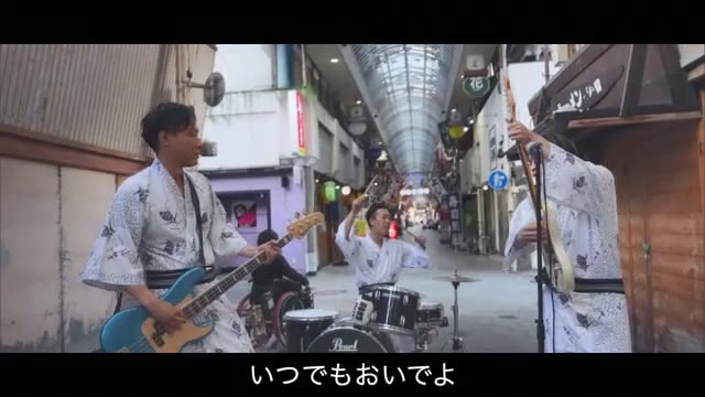 バンドマンとして今もステージに（地元をＰＲする曲をプロデュースする河内さん）
