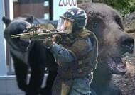 警察官がライフル銃でクマ駆除 北海道でも検討…凶悪犯に対応する“銃器対策部隊”が訓練へ…普段携帯している拳銃とは何が違う 元陸上自衛官が解説「致命傷にならなければ襲われる可能性も」