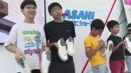 “世界で1足だけ”のスニーカーづくりに小学生が挑戦　この道50年の靴職人「発想が違う」と驚き　久留米市の老舗メーカー　福岡
