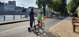 電動キックボードと歩行者 フランス・パリに見る共存への“道”は?