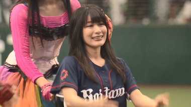 仮面女子 猪狩ともか「感無量」 車いすで始球式に