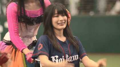 仮面女子 猪狩ともか「感無量」 車いすで始球式に