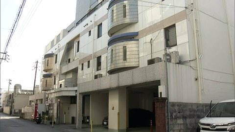 沖縄・那覇市のホテルで女性死亡　事件に巻き込まれたか　防犯カメラに一緒に入ったとみられる男性が1人で立ち去る様子、行方追う