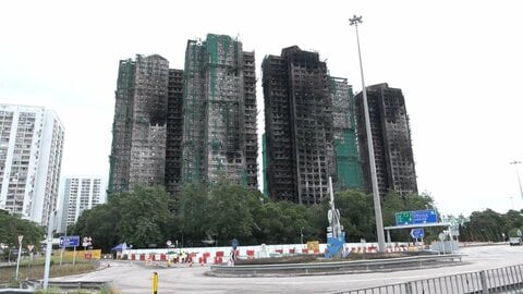 家賃とローンの支払い抱え…香港の高層住宅火災1カ月、自宅失った被災者は新たな危機直面