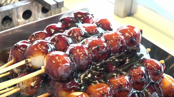 お取り寄せサイトで部門1位…年300万本売れるみたらし団子 全国区となっ