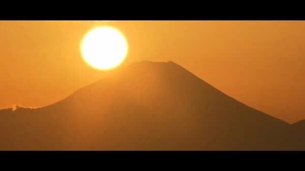 富士山　迫力の太陽 圧巻】“ダイヤモンド富士”都内からの撮影に成功！超望遠レンズが捉えた