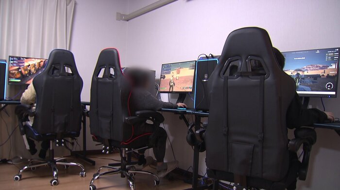 秋田市の放課後等デイサービス「ホアロハ・ディスカバリーラボ イースト」でeスポーツに取り組む子供たち