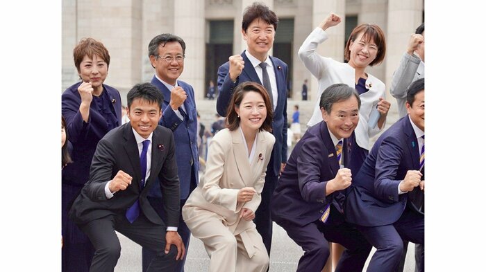 初登院の集合写真　2025年8月1日（牛田議員提供）