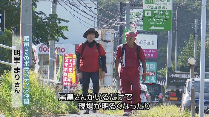 ボランティア仲間の明里まりさん(左)