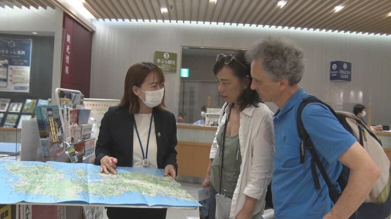 ちょっとアナログ?! 説明は大きな地図で　福岡出身だけど能登に“沼る”水先案内人「能登デスク」に密着【石川発】｜FNNプライムオンライン
