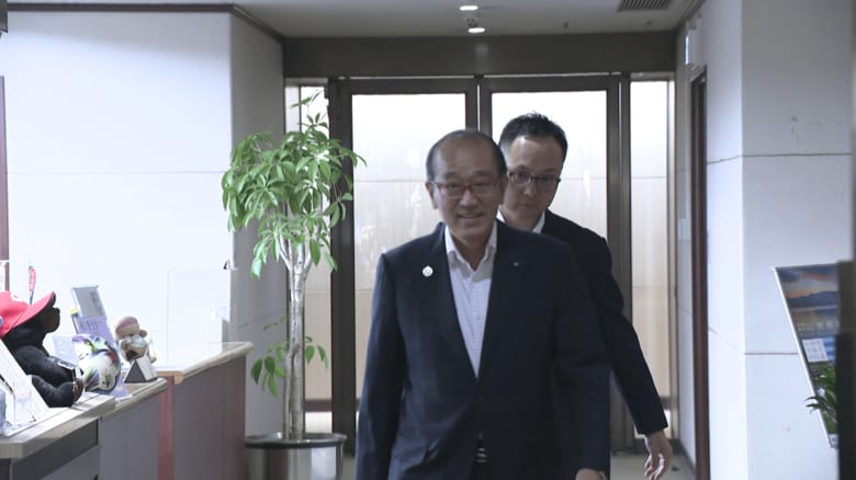 松井市長が約１か月ぶりの公務復帰　悪性の脳腫瘍は全摘出　市長選あらためて立候補に意欲　広島市　【広島発】｜FNNプライムオンライン