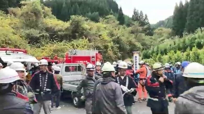 【速報】搭乗とみられる3人の死亡確認　小型機墜落事故　現場では機体が大破　炎も上がる　福岡・八女市｜FNNプライムオンライン