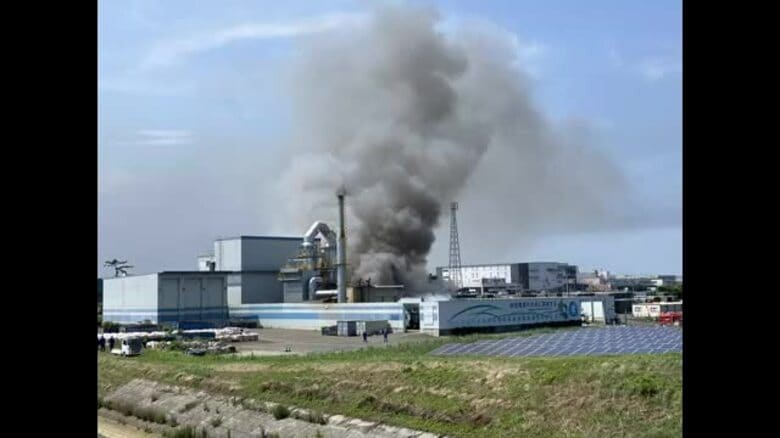 【速報】「黒煙が上がっている」宮城県岩沼市の産業廃棄物処理会社で火事　けが人２人｜FNNプライムオンライン