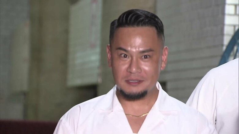 「彼氏のワイシャツ借りちゃいました」女性従業員に大きめシャツ着させて無許可で接待営業　改正風営法で罰則強化　都内のガールズバー8店舗を一斉摘発｜FNNプライムオンライン