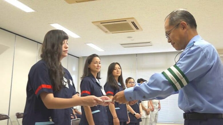 増加する外国人ドライバーによる交通事故 市民の約7%が外国人の越前市 警察が交通安全の“教育係”に外国人任命【福井】|FNNプライムオンライン