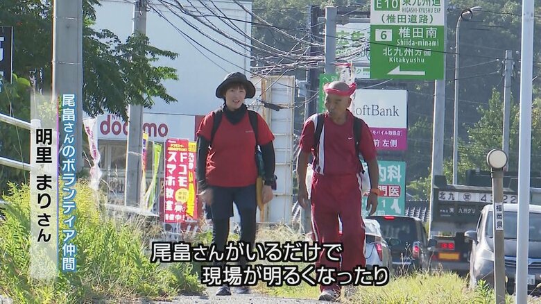 ボランティア仲間の明里まりさん(左)