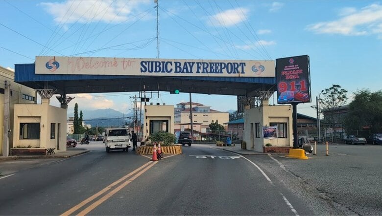 スービック経済特別区へ入る地点に設置されたゲート