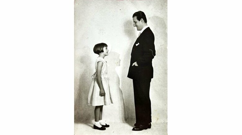 協奏曲を初めて弾いた時の指揮者と（年不明) Courtesy of Maria João Pires