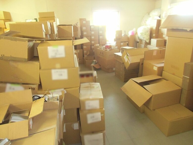 倉庫スペースの様子。このうち40％ほどがCandy缶の在庫