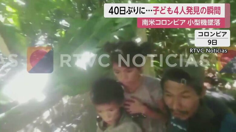 支えられながら立つ子ども。頬がこけている