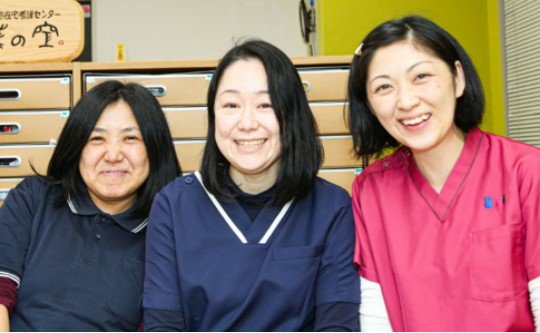 写真中央：「葵の空在宅看護センター」代表理事の入澤亜希さん